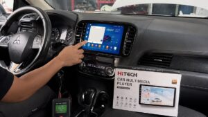 màn hình Android ô tô có tốn ắc quy không